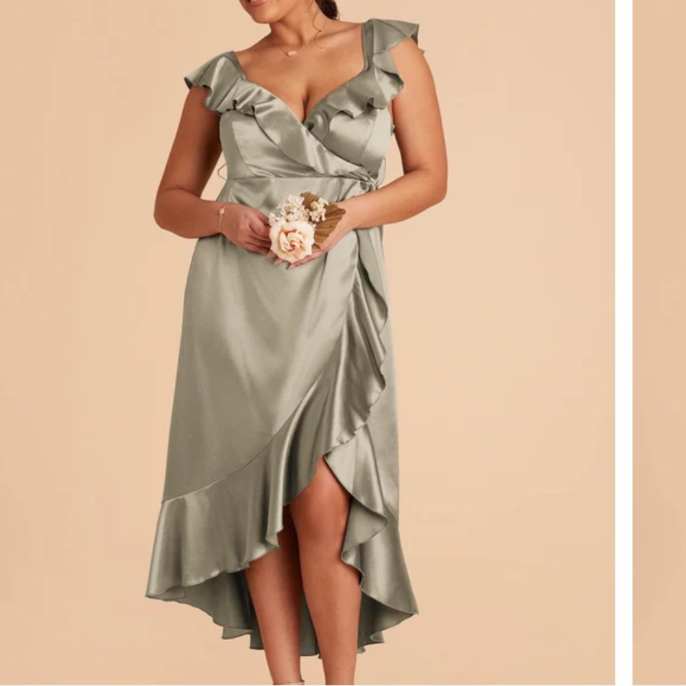 JAMES MIDI DRESS
SHINY SATIN MOSS GREEN
